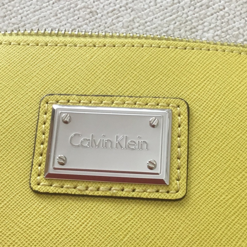 Calvin Klein Yellow Shoulder Bag with Gold Hardware - Picture 2 of 7